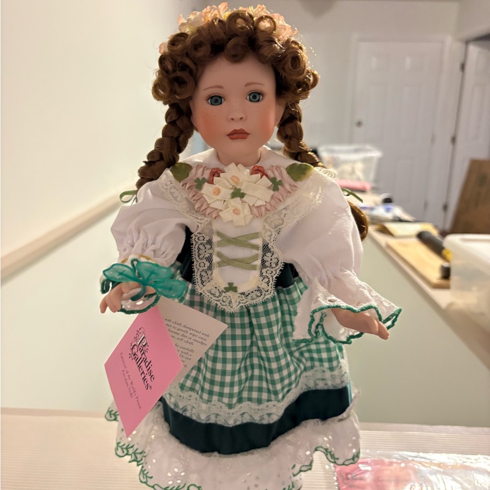 Paradise Gallery Kelly Musical Doll
